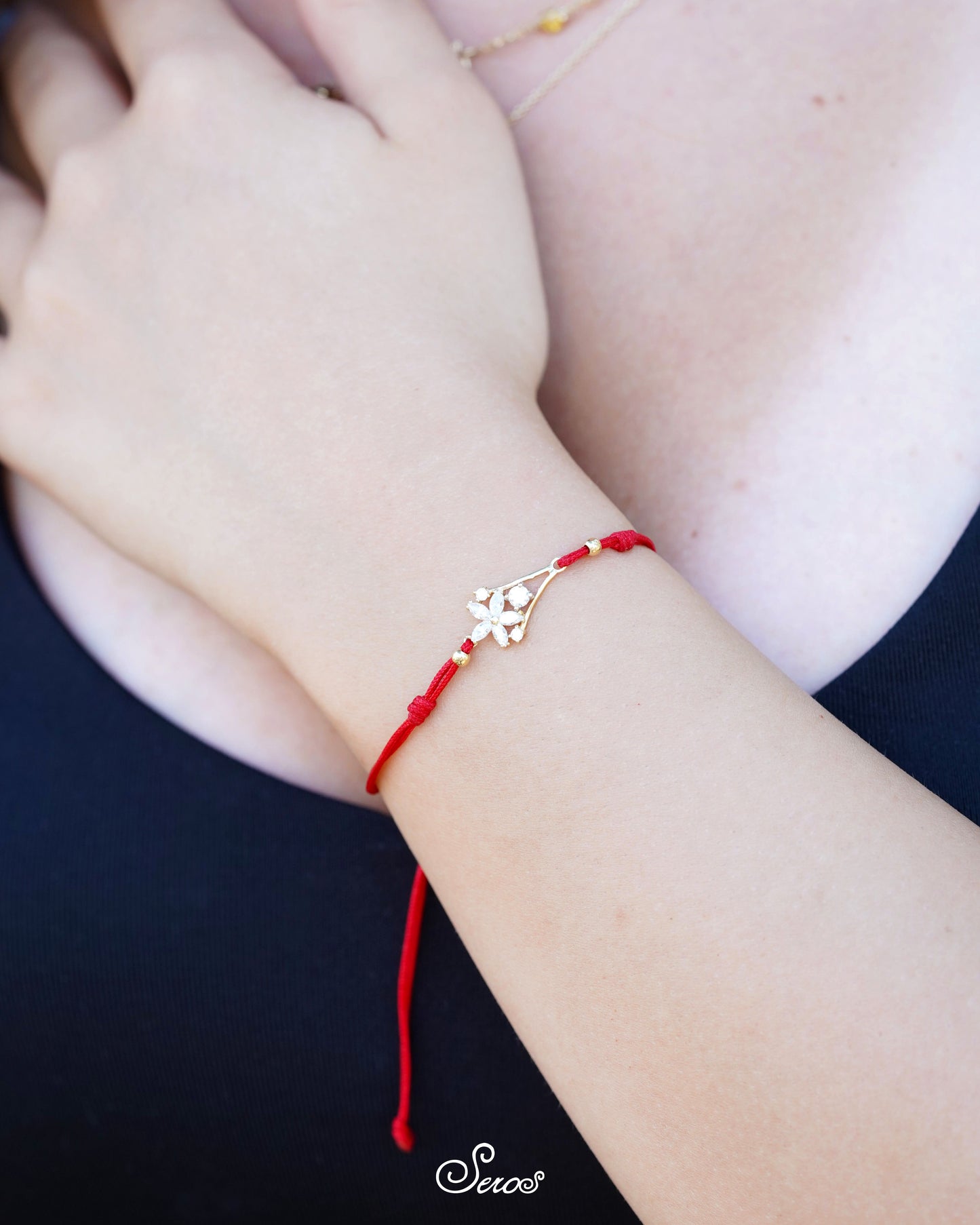 Altın Çiçekli Taşlı İpli Bileklik